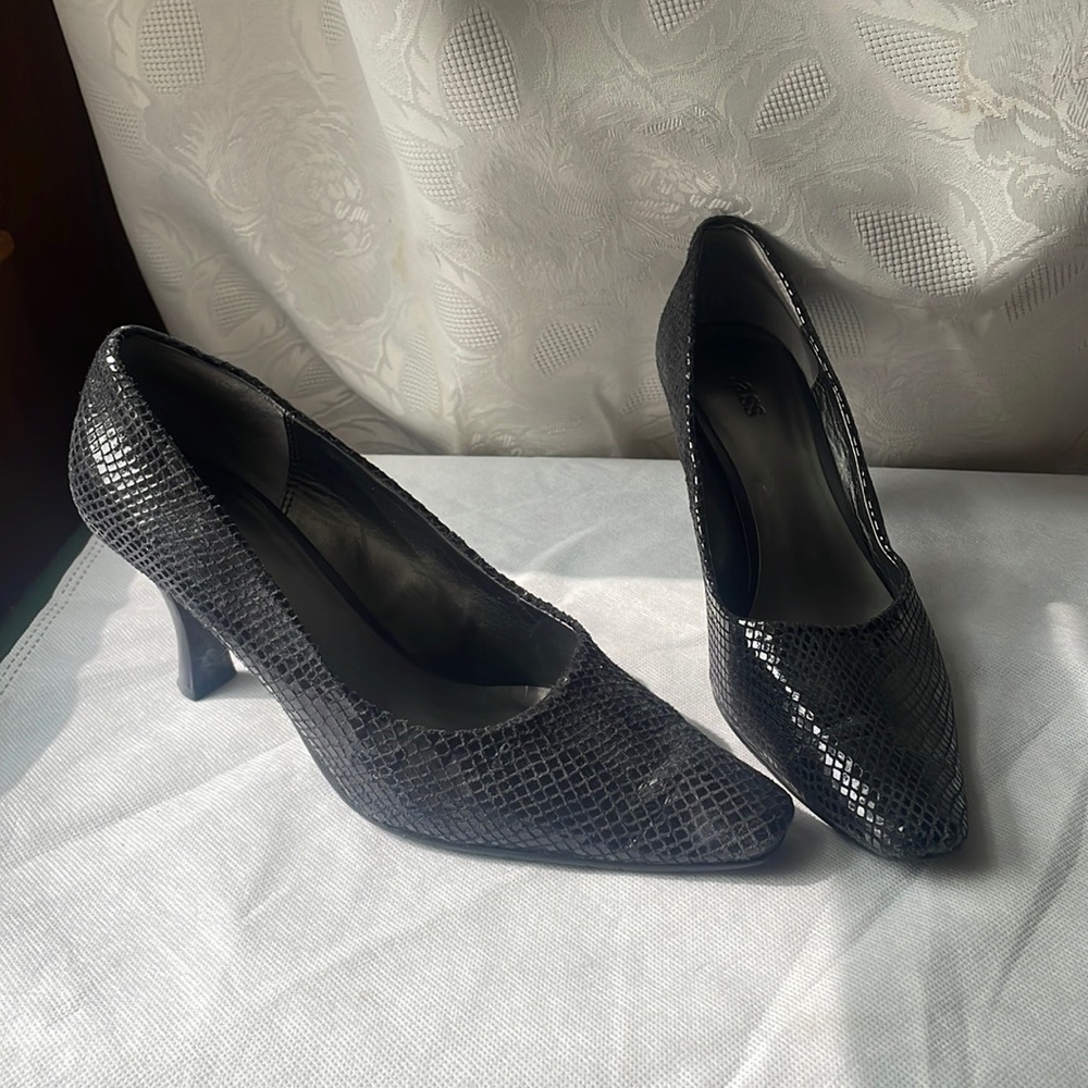 Bass Analise Textured Pumps in black Size 8.5M - 3” Heel